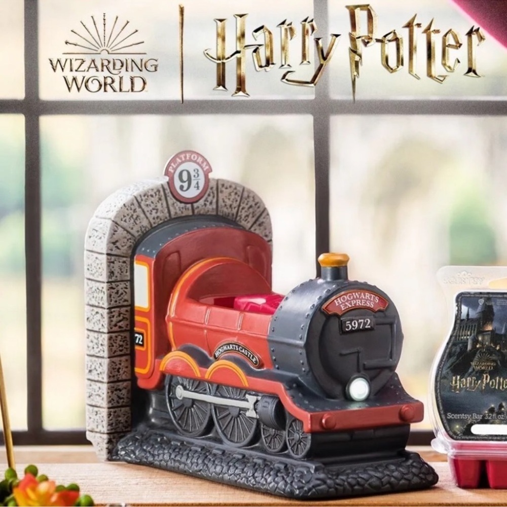 Harry Potter Platform 9 3/4 Scentsy Warmer Full Size Brand New Discontinued